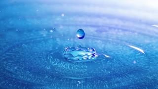 水桌面壁纸_水滴桌面壁纸